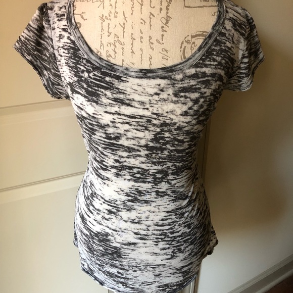 FANG Tops - 🌸FINAL SALE🌸Short sleeve tee